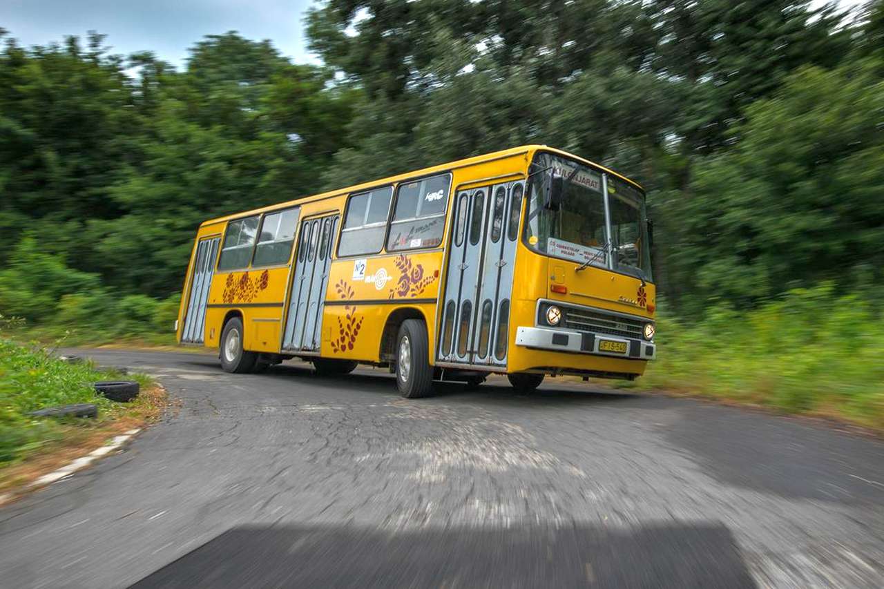 Сумасшедший Икарус: венгры отжигают на рейсовом автобусе!