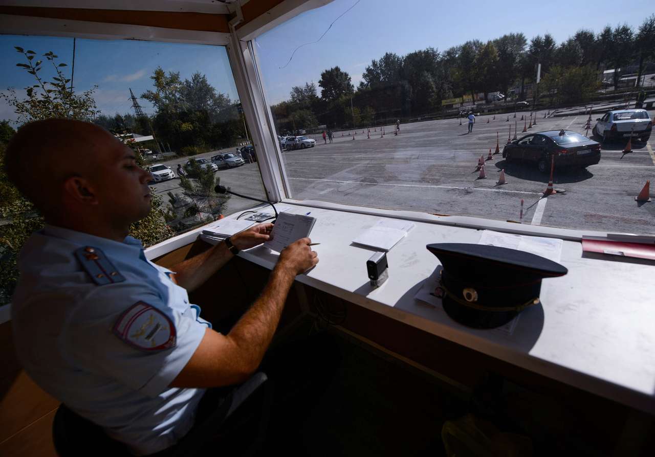 К экзаменаторам ГИБДД предъявят новые требования