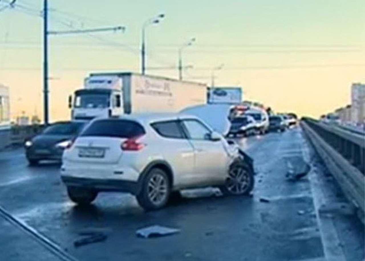 В массовом ДТП в Москве обвинили коммунальные службы
