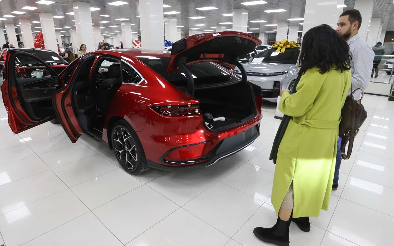 Эксперты рассказали, что мешает россиянам обновлять свои автомобили