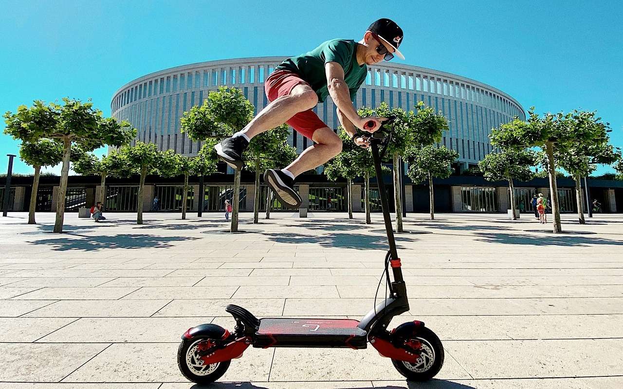 Для самокатов хотят ввести ОСАГО: что об этом известно