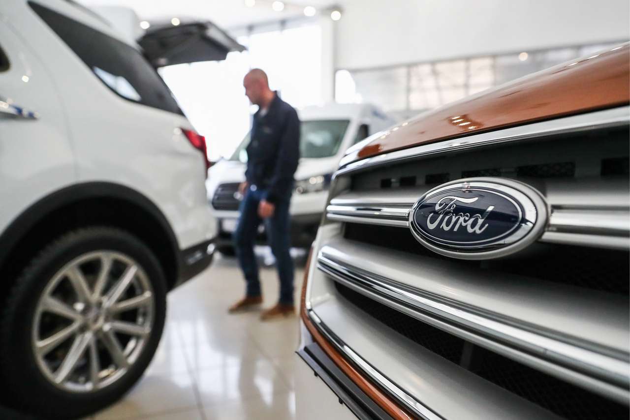 963 000 000 000 руб. мы потратили на новые автомобили