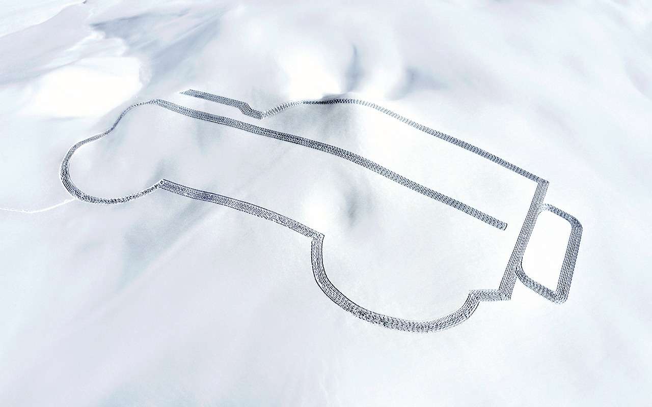 В Альпах вытоптали силуэт гигантского Ленд Ровера