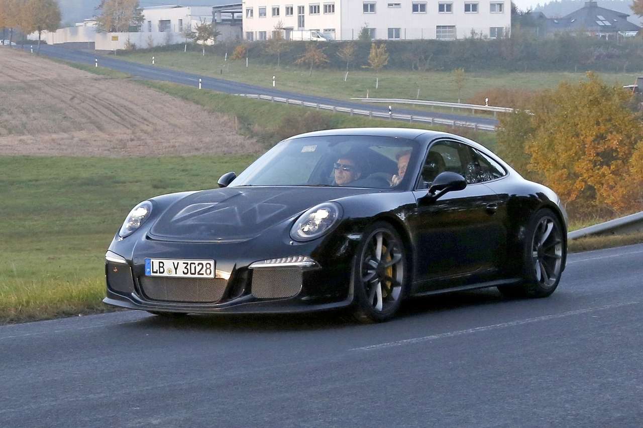 Porsche 911 R выступит за «атмосферный фронт»
