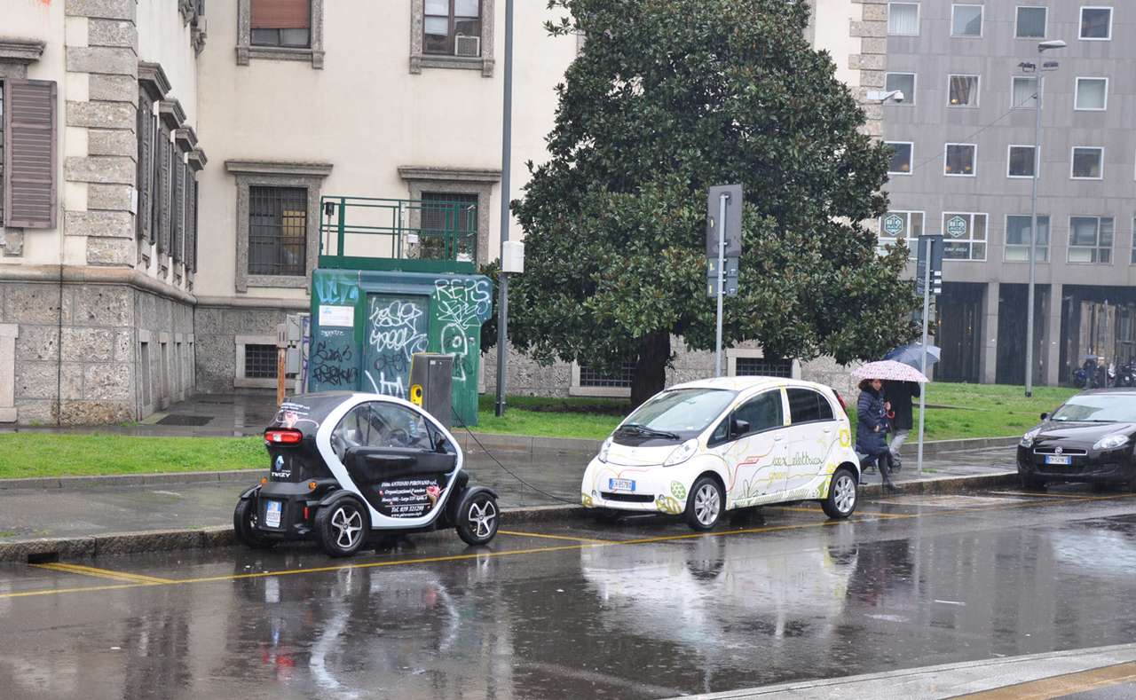 Зарядная станция для электромобилей установлена почти в самом центре Милана