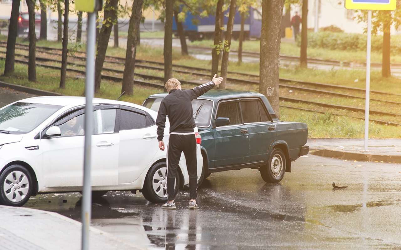 Вам устроили автоподставу? Ни в коем случае не делайте этого до приезда ГАИ