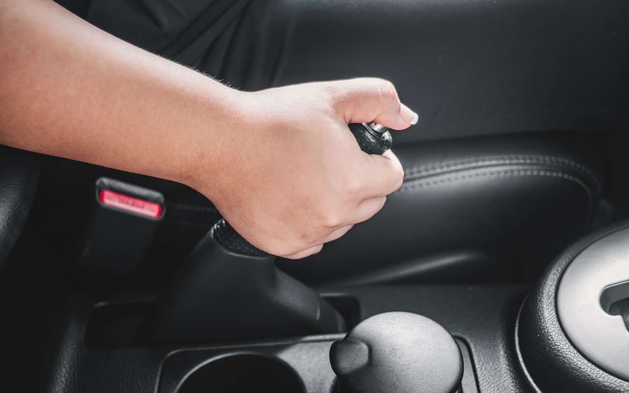 Россиянам рассказали о признаках скорого отказа тормозов