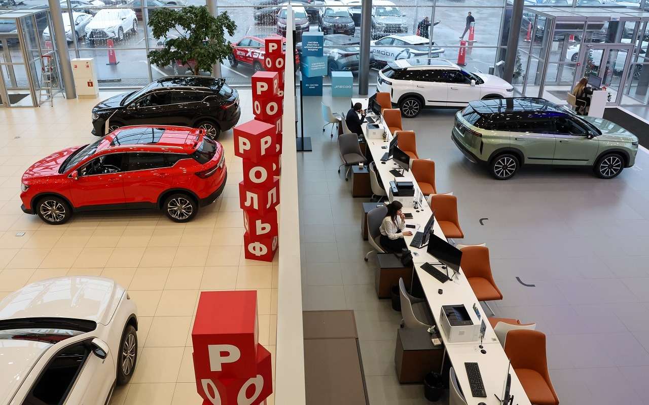 Продажи китайских машин рекордно обвалятся в России: прогноз дилера