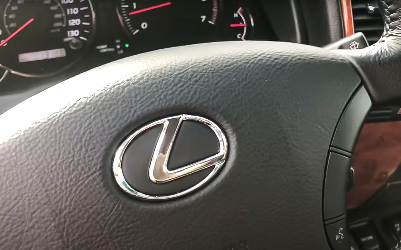 Легендарный Lexus GX 470 из 2000-х найден в состоянии капсулы времени (видео)