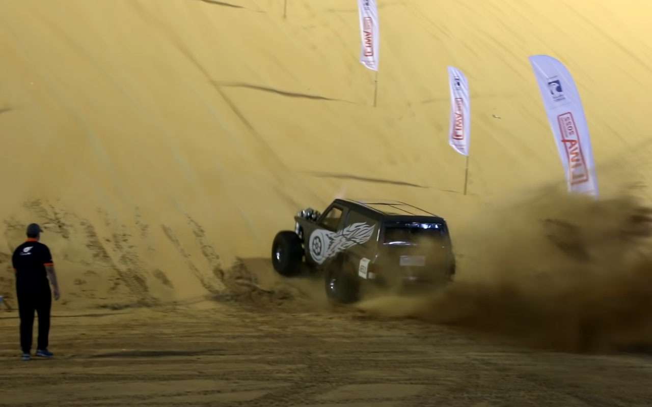 3000-сильные альпинисты: видео штурма дюны