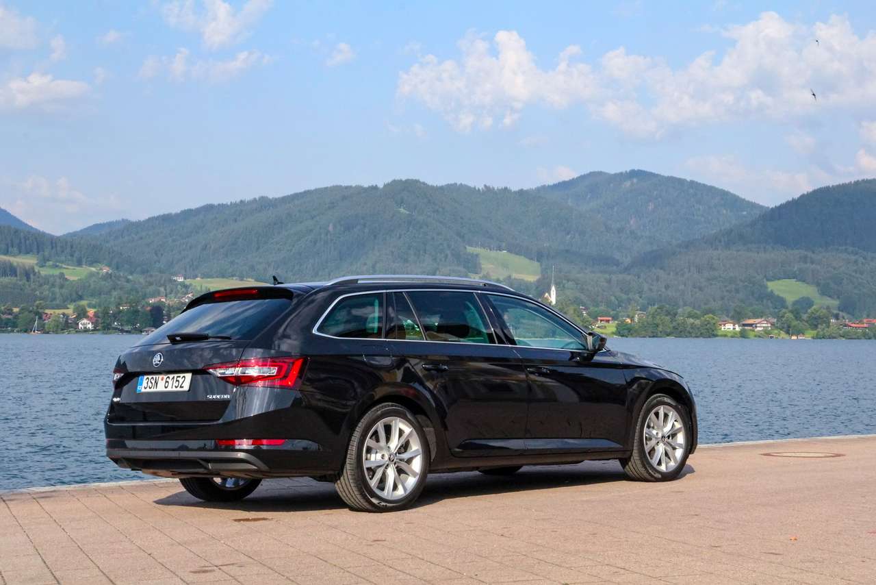 Skoda Superb Combi.