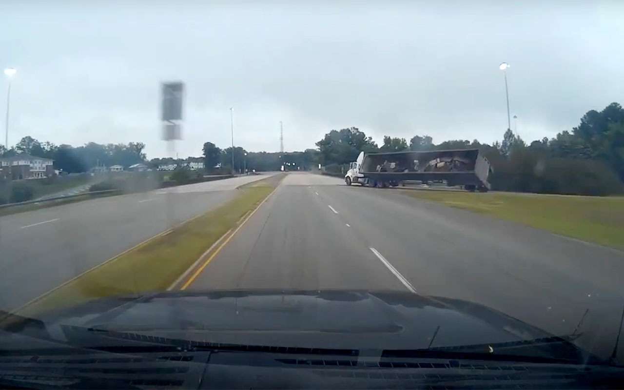 Нежданчик: еще секунда, и автомобиль стал бы хламом