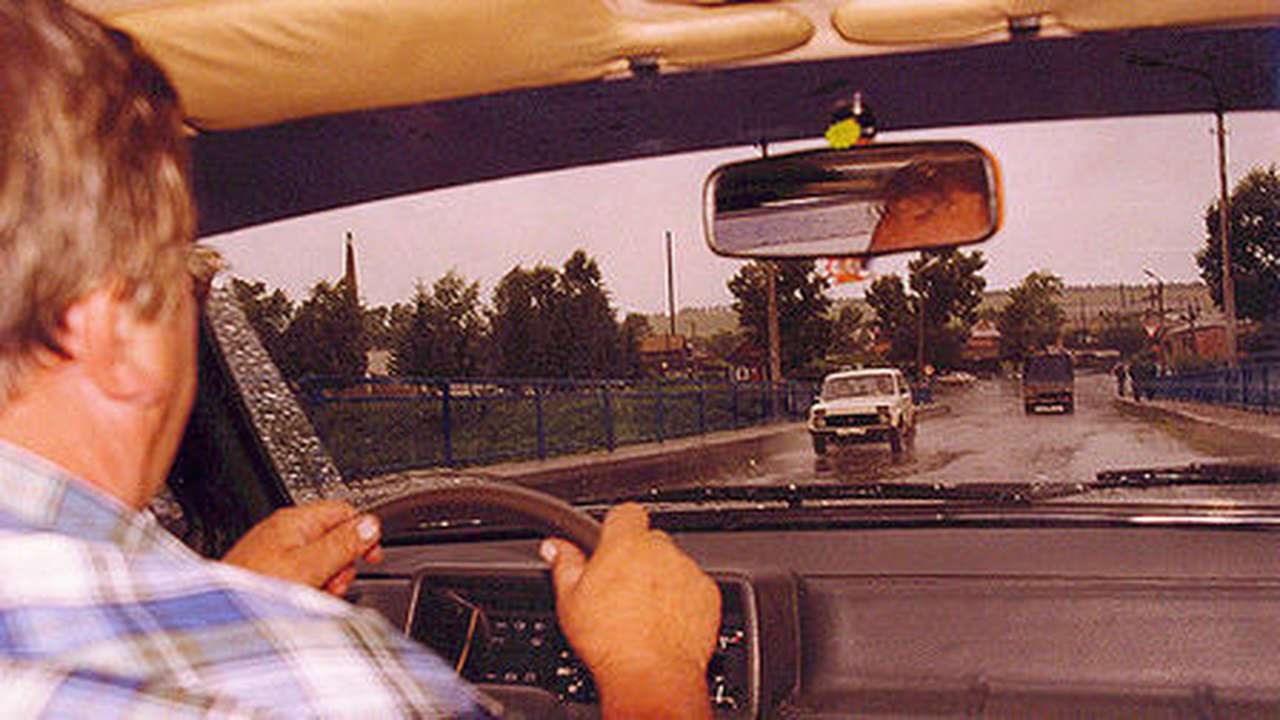 Госдума смягчила требования к таксистам