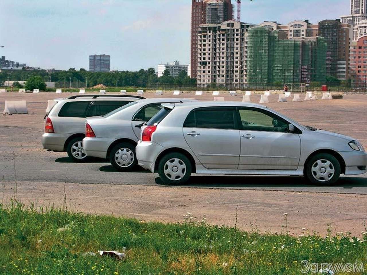 Правый руль Toyota Fielder. На три персоны