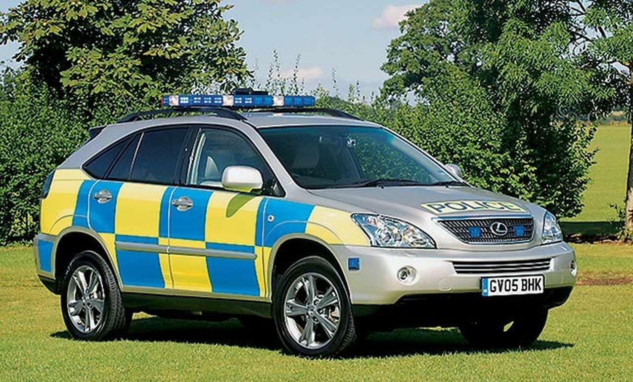 Английская полиция приобрела гибридные «Лексус-RX 400h».