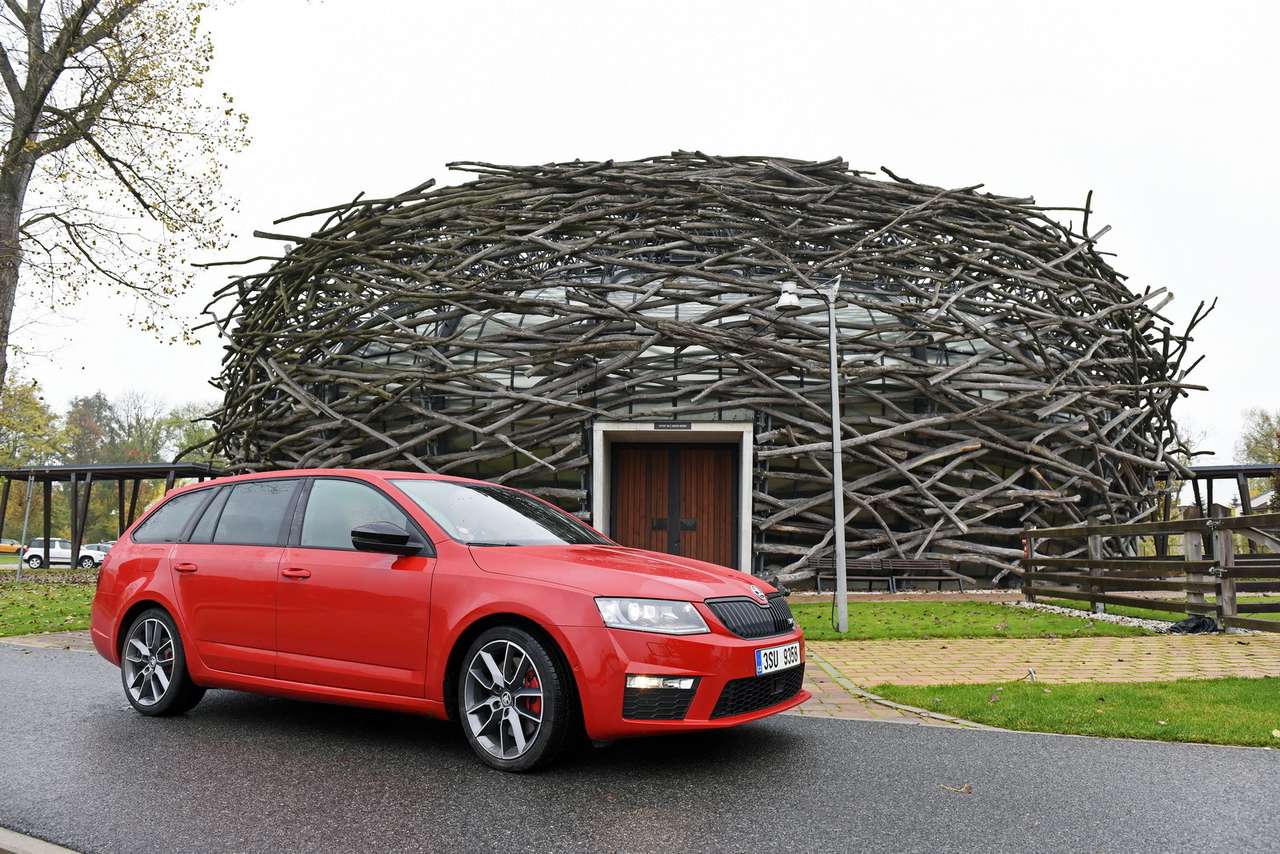 Skoda Octavia Combi RS: универсальный ускоритель
