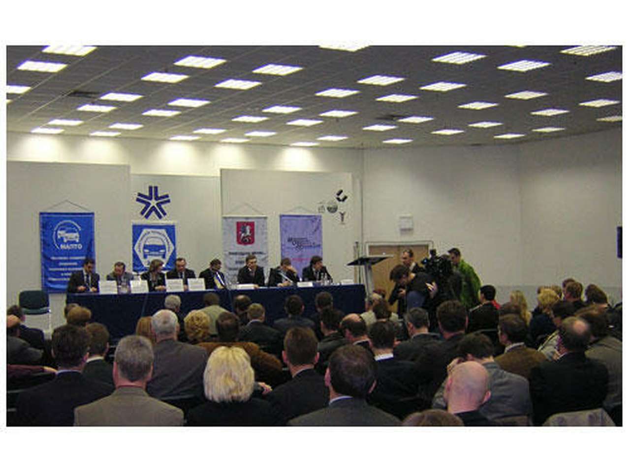 На спортивный Opel Astra GTC начали принимать заказы