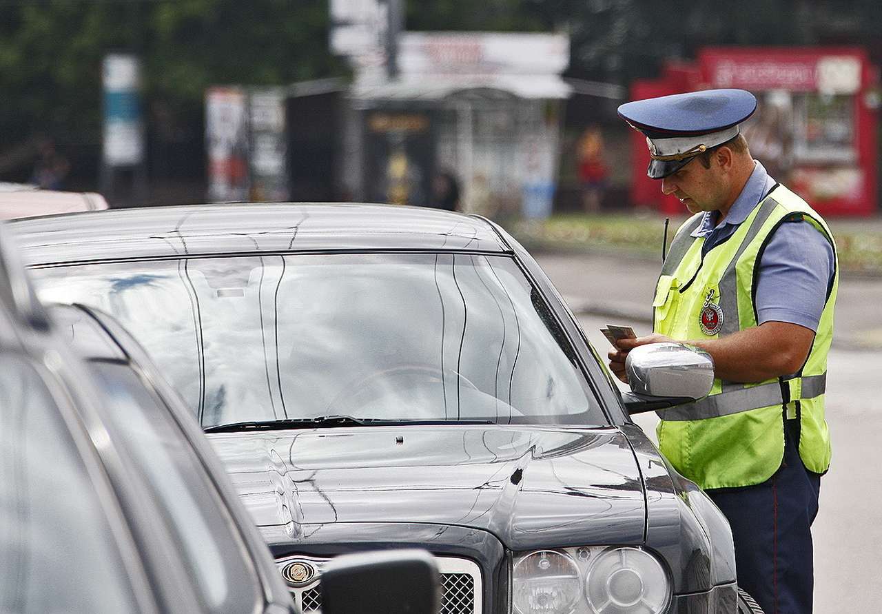 Водителей научат общаться с инспекторами ДПС