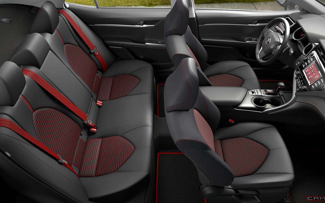 Чиновники Свердловской области хотят еще 15 дорогих седанов