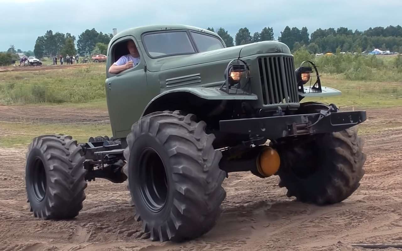 Внедорожный монстр терпит крах в болоте (видео)