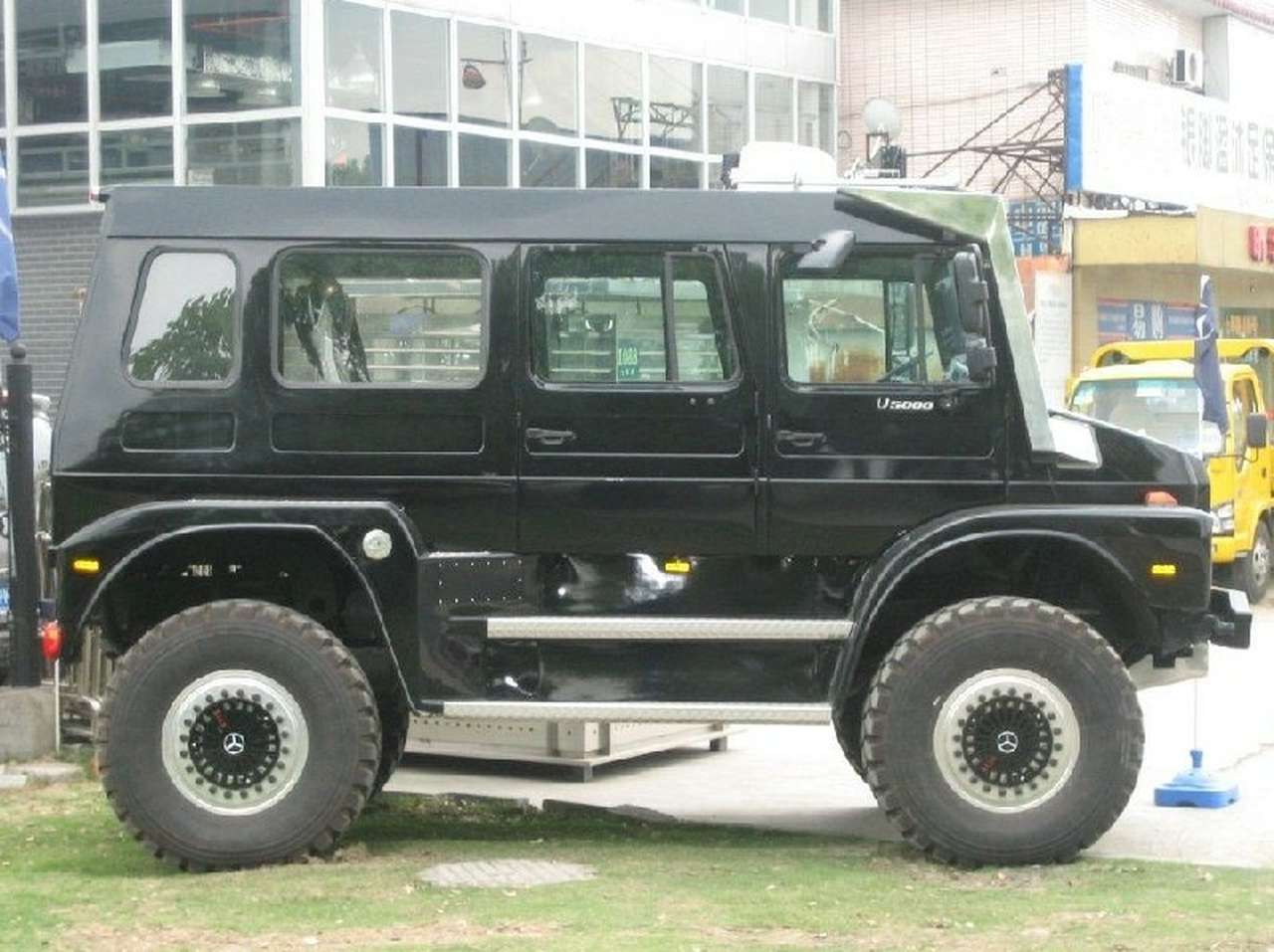 В Китае продается уникальный немецкий внедорожник