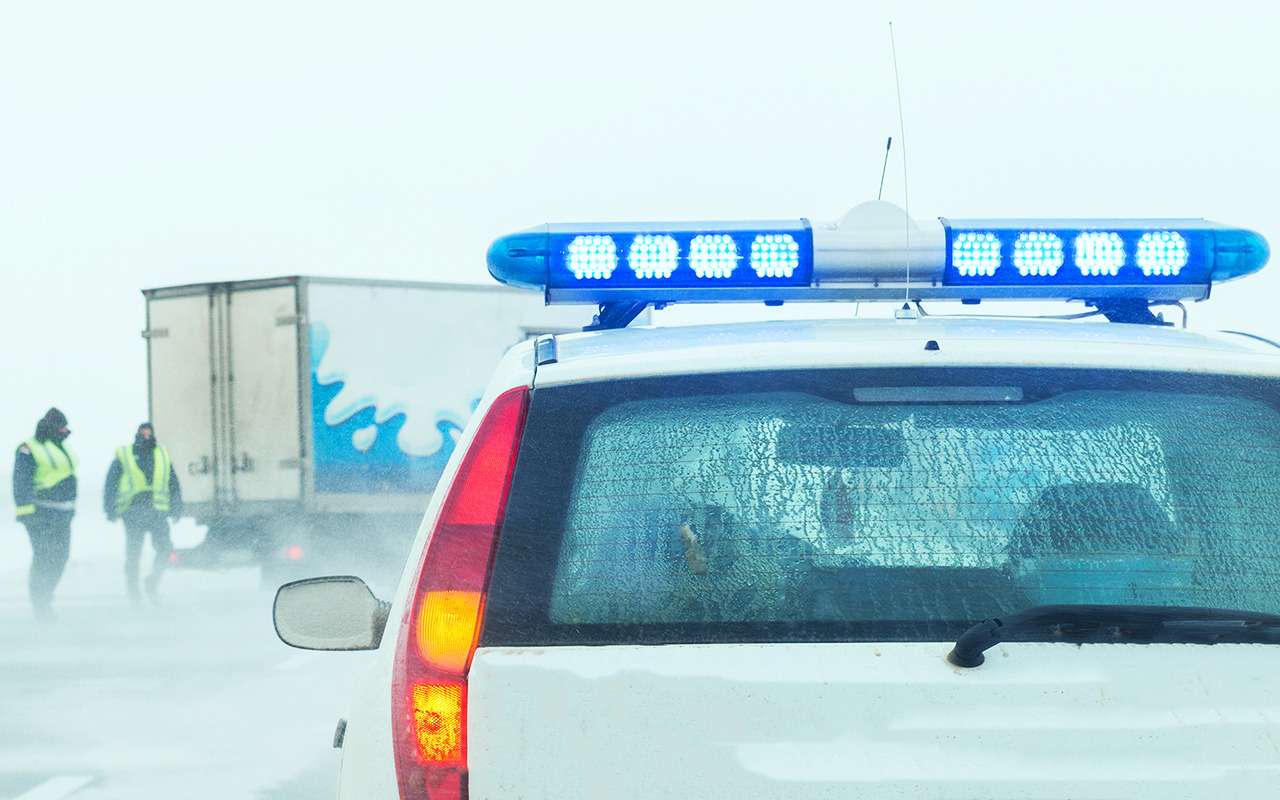 Гаишники спасли очередного замерзавшего на трассе автомобилиста